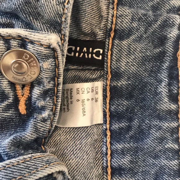 Distressed jean shorts, light wash - Picture 2 of 4